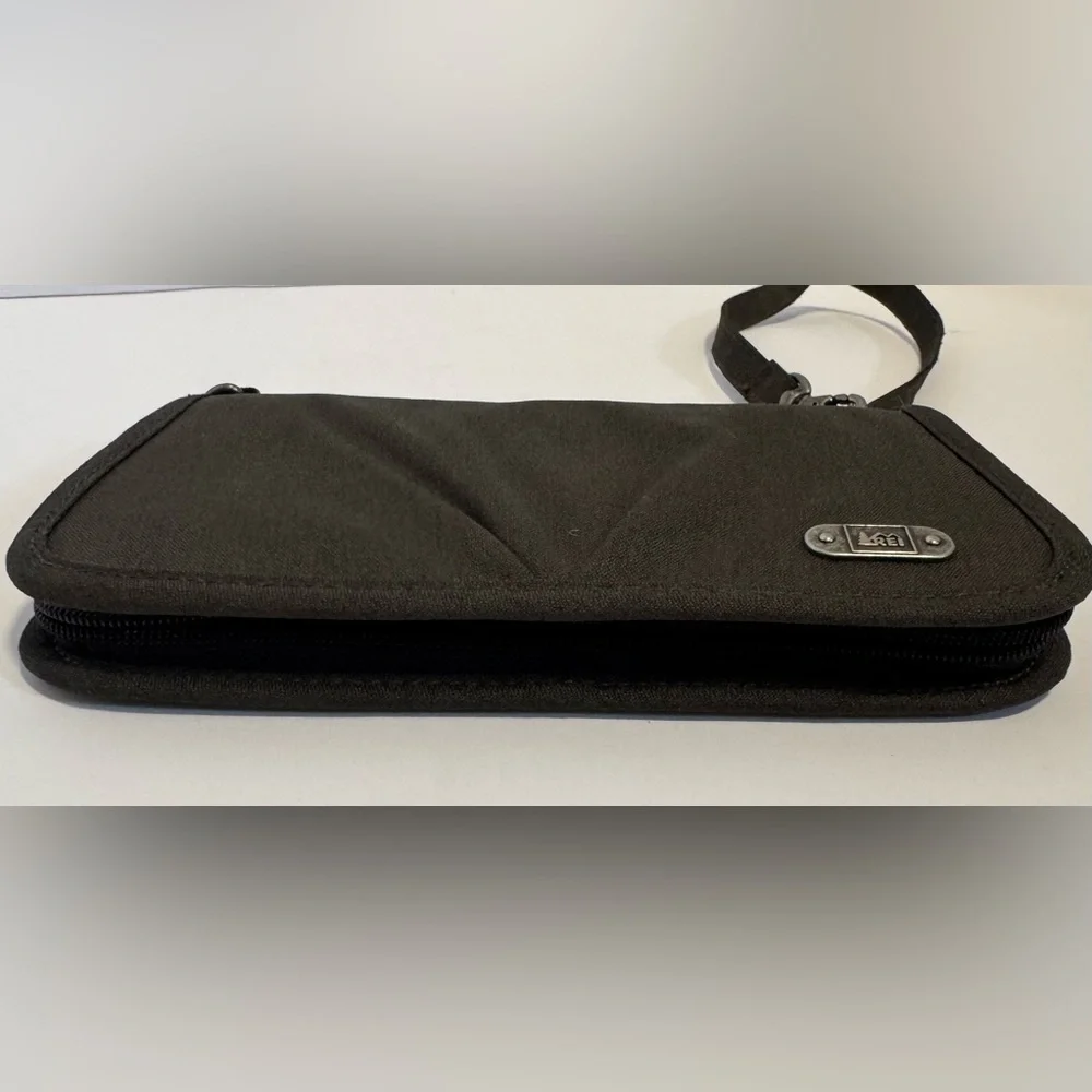 REI zip around wallet